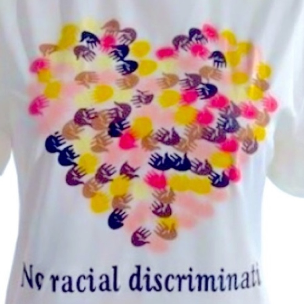 NO RACIAL DISCRIMINATION ✋🏿✋🏾✋🏽✋🏼✋🏻 Print ❤️ Shape T-Shirt & Ripped Shorts - Picture 3 of 5